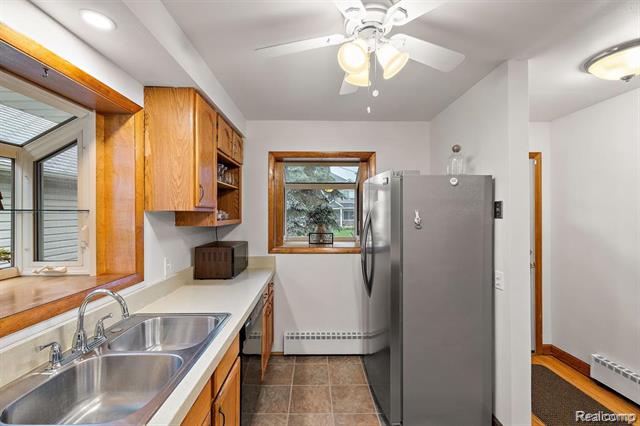 Builiding view seven for 836 Miller, Rochester, MI. 48307