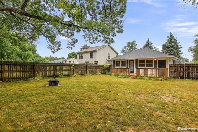 Builiding view thirty five for 836 Miller, Rochester, MI. 48307