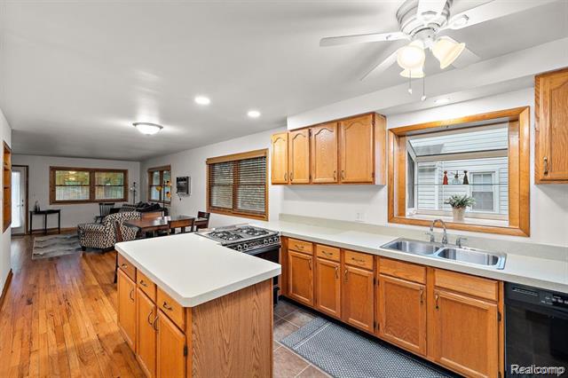 Builiding view two for 836 Miller, Rochester, MI. 48307