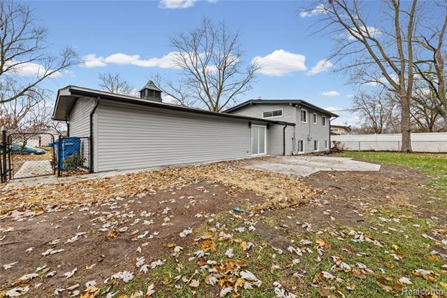 Builiding view eight for 3568 Warringham, Waterford, MI. 48329