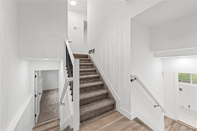 Builiding view eighteen for 3568 Warringham, Waterford, MI. 48329