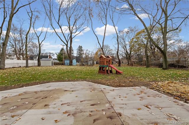 Builiding view eleven for 3568 Warringham, Waterford, MI. 48329