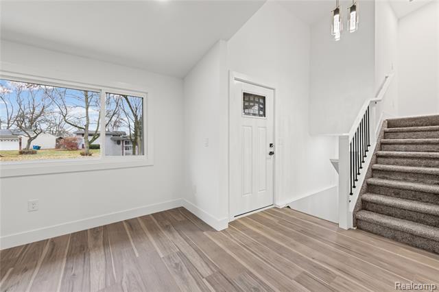 Builiding view nineteen for 3568 Warringham, Waterford, MI. 48329