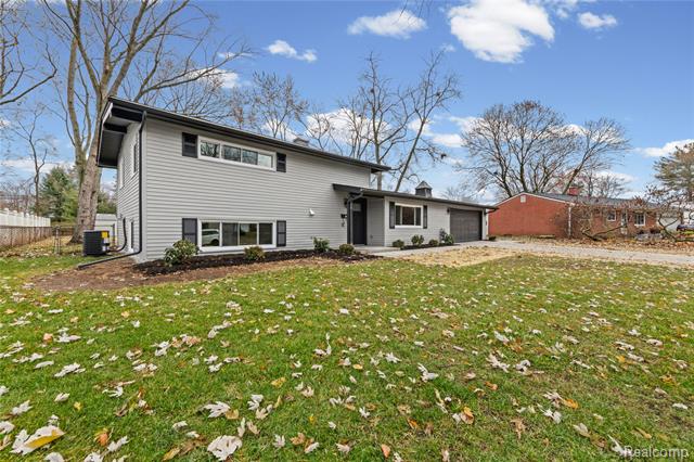 Builiding view seven for 3568 Warringham, Waterford, MI. 48329