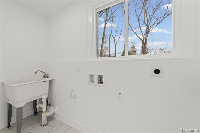 Builiding view twenty one for 3568 Warringham, Waterford, MI. 48329