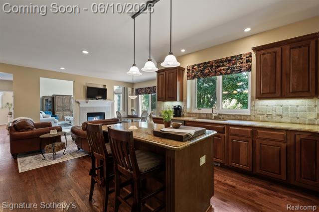 Builiding view eight for 602 Appoline, Rochester, MI. 48307