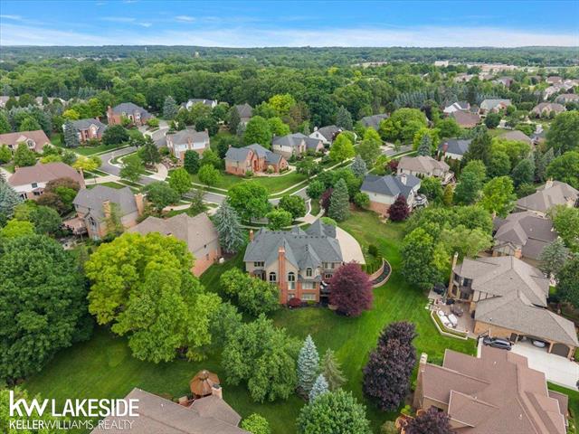 Builiding view fifteen for 1387 Pebble Ridge, Rochester, MI. 48307