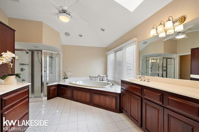 Builiding view fifty five for 1387 Pebble Ridge, Rochester, MI. 48307