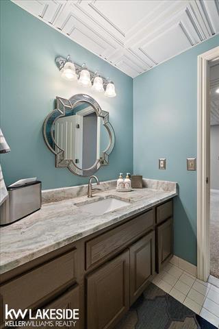 Builiding view ninety four for 1387 Pebble Ridge, Rochester, MI. 48307