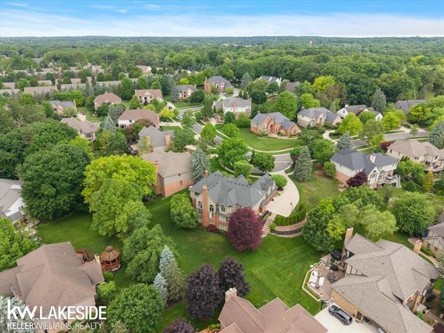 Builiding view sixteen for 1387 Pebble Ridge, Rochester, MI. 48307