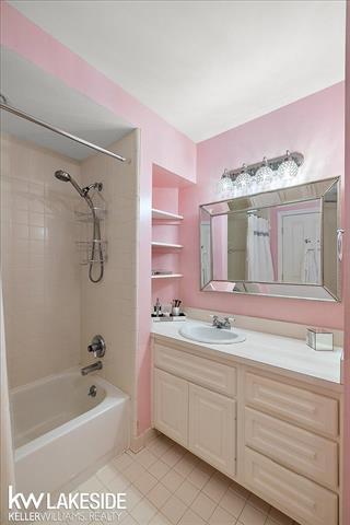 Builiding view sixty six for 1387 Pebble Ridge, Rochester, MI. 48307