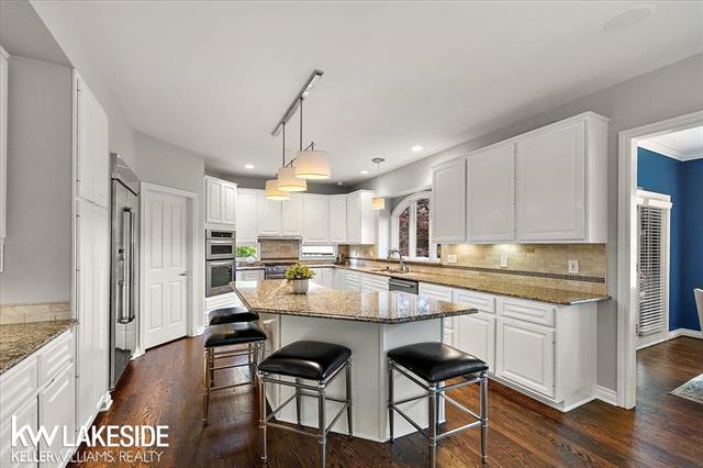 Builiding view thirty six for 1387 Pebble Ridge, Rochester, MI. 48307