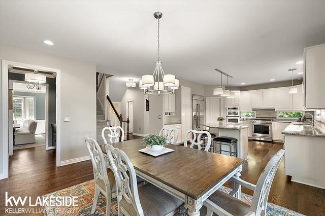 Builiding view thirty for 1387 Pebble Ridge, Rochester, MI. 48307