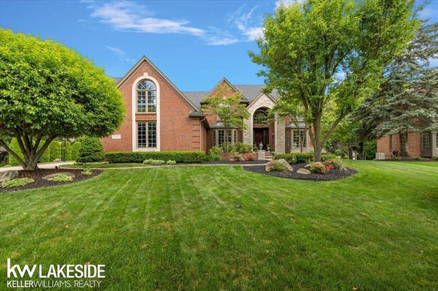 front view for 1387 Pebble Ridge Dr, Rochester, Mi. 48307