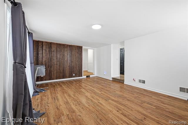 Builiding view eighteen for 6080 Northrup, Waterford, MI. 48329