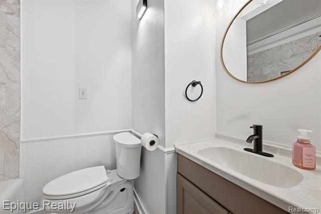 Builiding view fifteen for 6080 Northrup, Waterford, MI. 48329