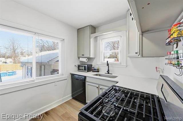 Builiding view five for 6080 Northrup, Waterford, MI. 48329