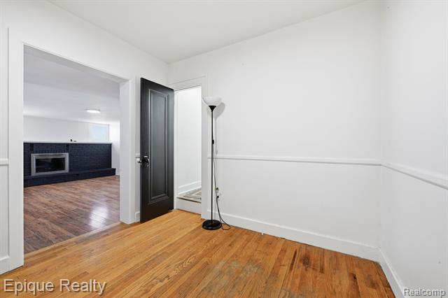 Builiding view sixteen for 6080 Northrup, Waterford, MI. 48329