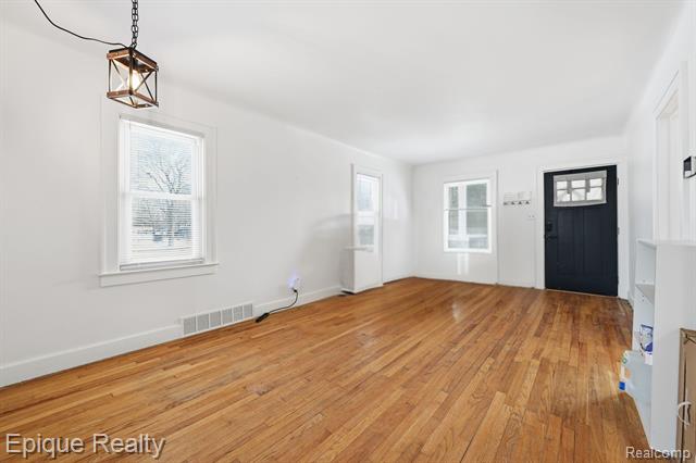 Builiding view ten for 6080 Northrup, Waterford, MI. 48329