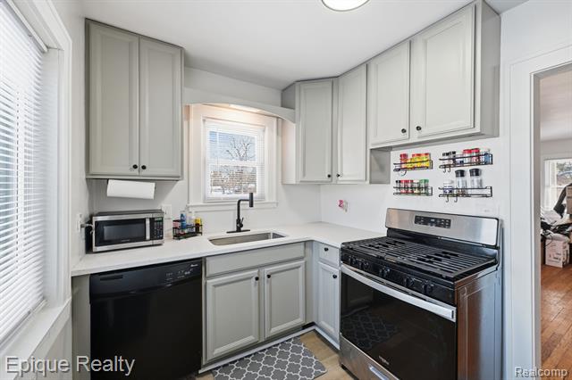 Builiding view thirteen for 6080 Northrup, Waterford, MI. 48329