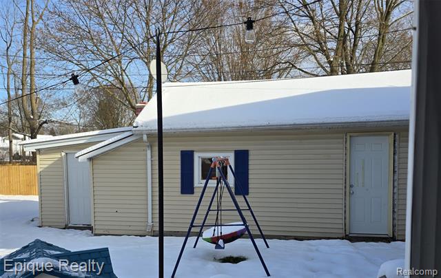 Builiding view twenty eight for 6080 Northrup, Waterford, MI. 48329