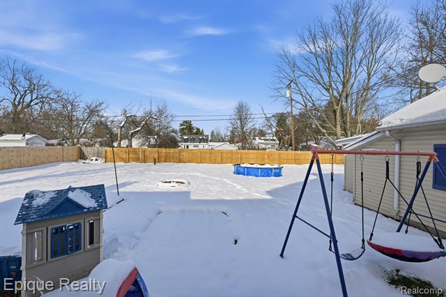 Builiding view twenty seven for 6080 Northrup, Waterford, MI. 48329