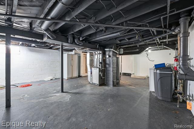 Builiding view twenty three for 6080 Northrup, Waterford, MI. 48329