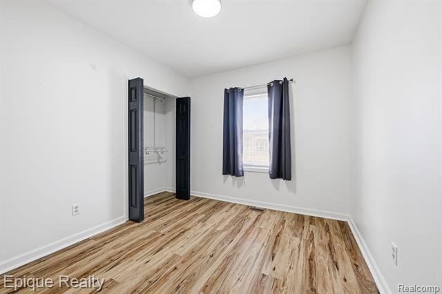 Builiding view twenty for 6080 Northrup, Waterford, MI. 48329