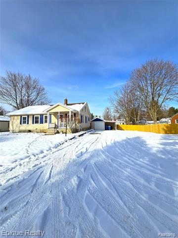 Builiding view two for 6080 Northrup, Waterford, MI. 48329