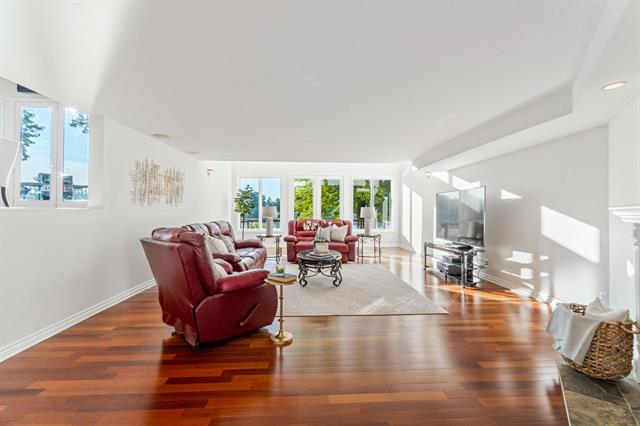 Builiding view eighteen for 3984 Lamont, Waterford, MI. 48329