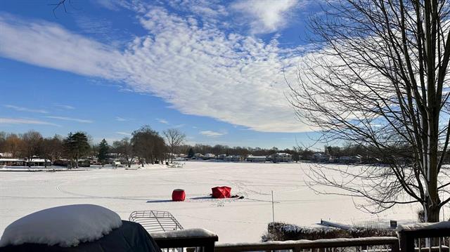 Builiding view fifty five for 3984 Lamont, Waterford, MI. 48329