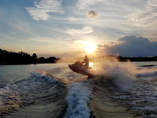 Builiding view fifty for 3984 Lamont, Waterford, MI. 48329