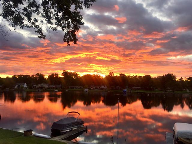 Builiding view forty five for 3984 Lamont, Waterford, MI. 48329