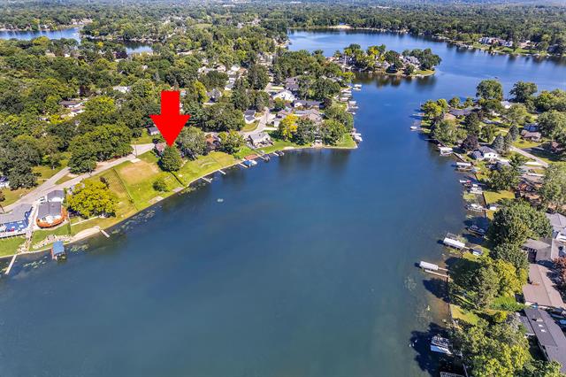 Builiding view forty one for 3984 Lamont, Waterford, MI. 48329