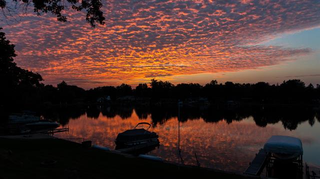 Builiding view forty six for 3984 Lamont, Waterford, MI. 48329