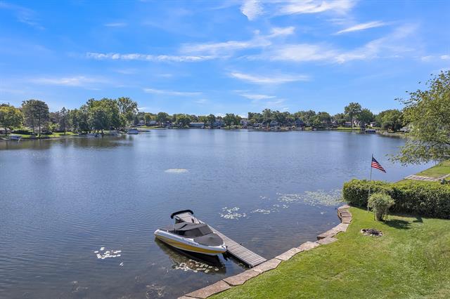 Builiding view forty for 3984 Lamont, Waterford, MI. 48329