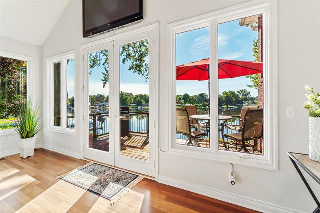 Builiding view fourteen for 3984 Lamont, Waterford, MI. 48329