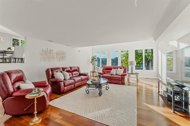 Builiding view nineteen for 3984 Lamont, Waterford, MI. 48329