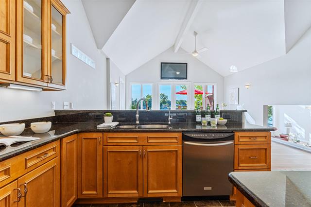 Builiding view ten for 3984 Lamont, Waterford, MI. 48329