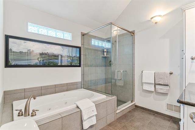 Builiding view thirty for 3984 Lamont, Waterford, MI. 48329