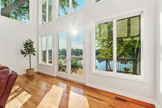 Builiding view twenty two for 3984 Lamont, Waterford, MI. 48329