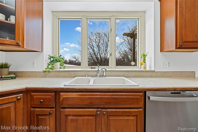 Builiding view fifteen for 1205 Tulberry, Rochester, MI. 48306