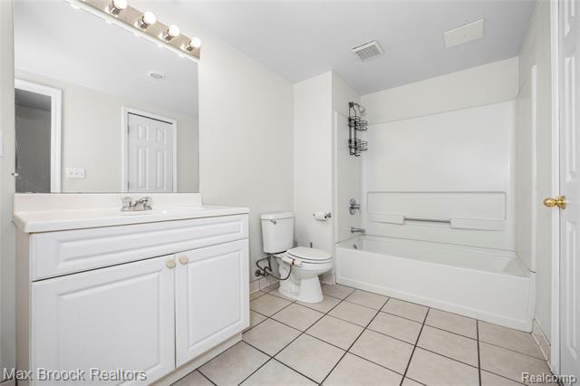 Builiding view fifty for 1205 Tulberry, Rochester, MI. 48306