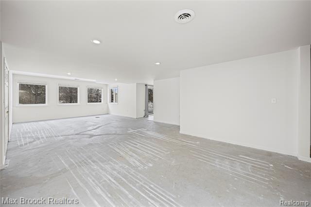 Builiding view forty eight for 1205 Tulberry, Rochester, MI. 48306