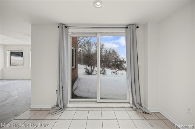 Builiding view forty nine for 1205 Tulberry, Rochester, MI. 48306