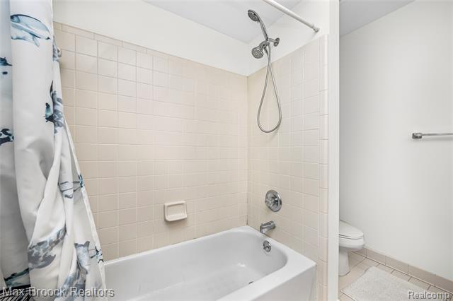 Builiding view forty seven for 1205 Tulberry, Rochester, MI. 48306