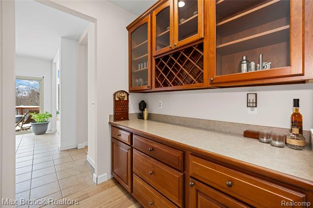 Builiding view nineteen for 1205 Tulberry, Rochester, MI. 48306