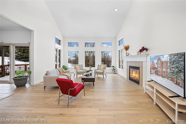 Builiding view six for 1205 Tulberry, Rochester, MI. 48306