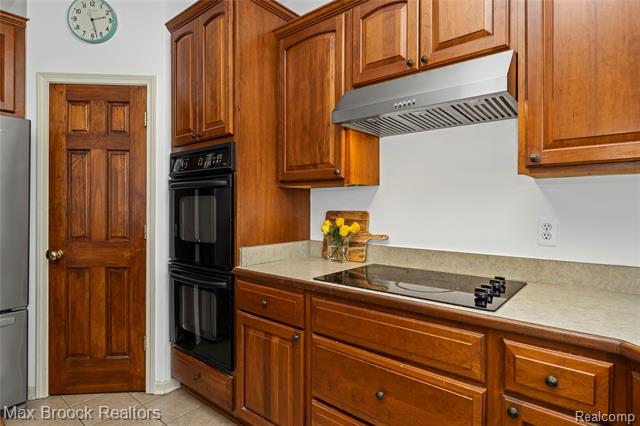 Builiding view sixteen for 1205 Tulberry, Rochester, MI. 48306