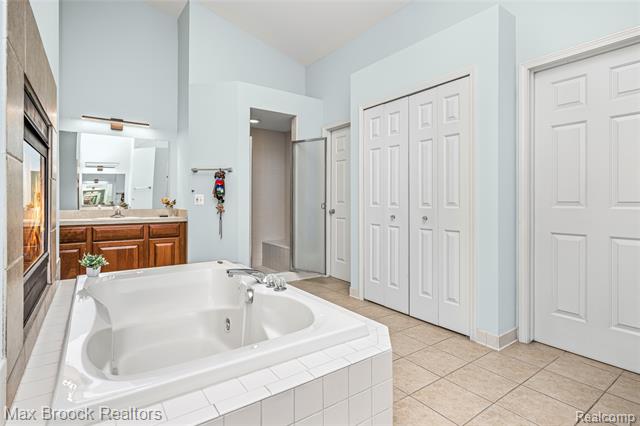 Builiding view thirty eight for 1205 Tulberry, Rochester, MI. 48306